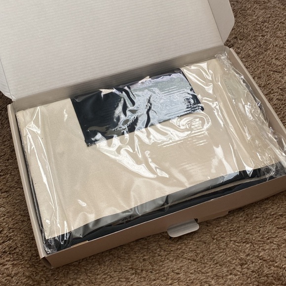 Tote Bag | NWT Monogram Embroidered Large Beach Tote - Picture 5 of 7